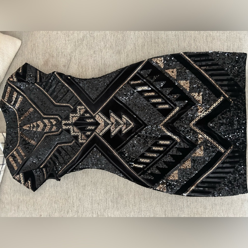 The great gatsby themed dress size small black and gold with lots of sequins